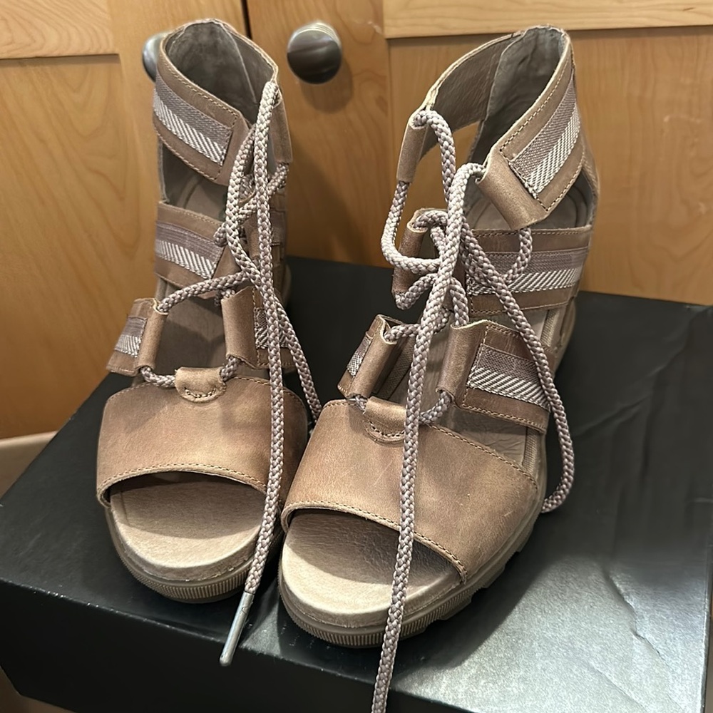 Sorel Sandals Joanie II Lace Ash brown. Size 8